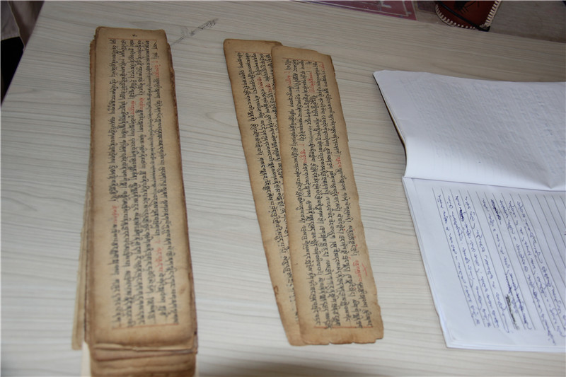 照片说明：鄂尔多斯蒙医正骨术籍文献 摄影者：敖特根毕力格 时间：2013年3月26日.jpg