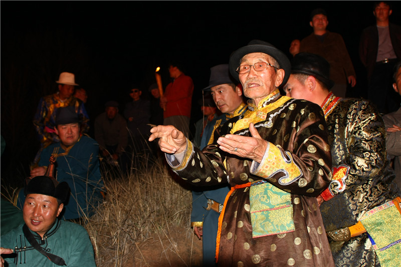 嘎日利格大祭祀上指挥 摄影者：孟都.jpg