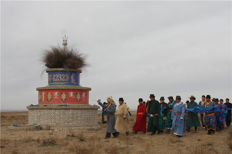 拖雷伊金祭奠敖包祭 摄影者：布仁巴雅尔.jpg