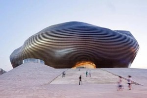仿佛一只巨大的“时光洞窟”，探访鄂尔多斯博物馆