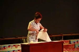 鄂尔多斯非物质文化遗产——剪纸市级代表性传承人李秀峰