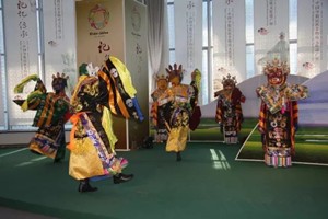 2016年首届鄂尔多斯文化遗产博览会暨“中国少数民族非物质文化遗产展”在鄂尔多斯非物质文化遗产展览馆举办