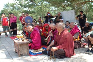 鄂尔多斯喇嘛的生活