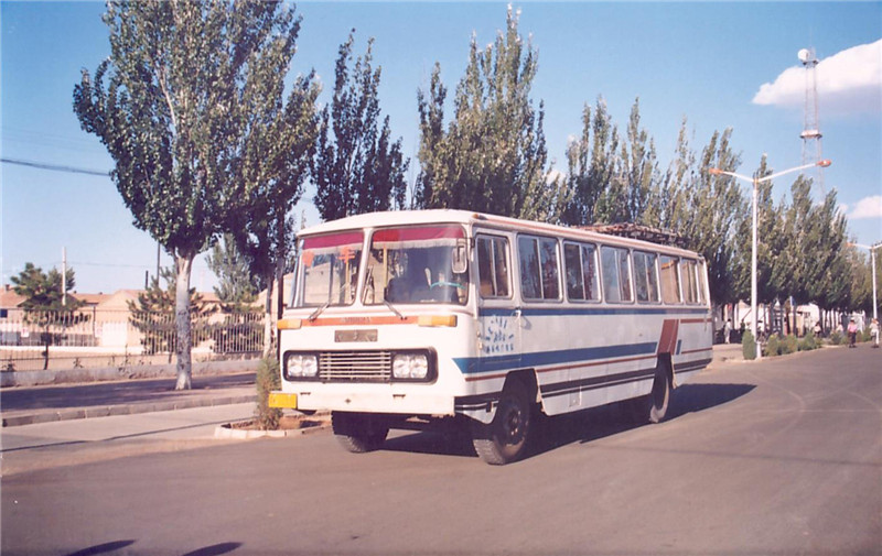 1997.6  乌兰牧骑的第一辆大轿车.jpg