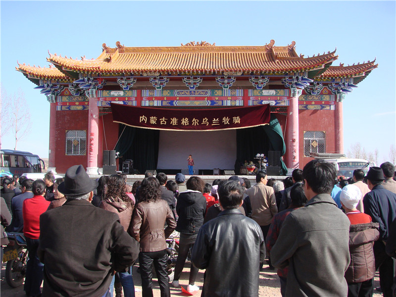 2009年走进沙准格尔旗沙圪堵镇下乡演出.jpg